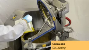 Carico olio per la preparazione di hummus con cuocitori industriali