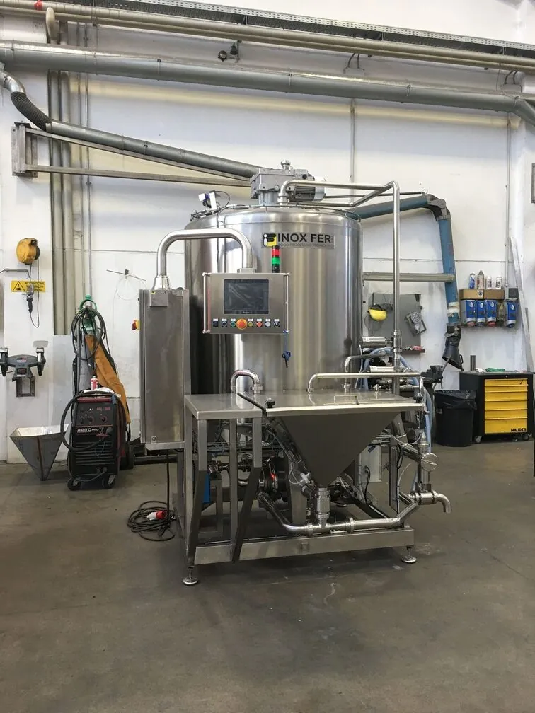 Sistema di miscelazione custom per la produzione di prodotti chimici per il trattamento delle acque