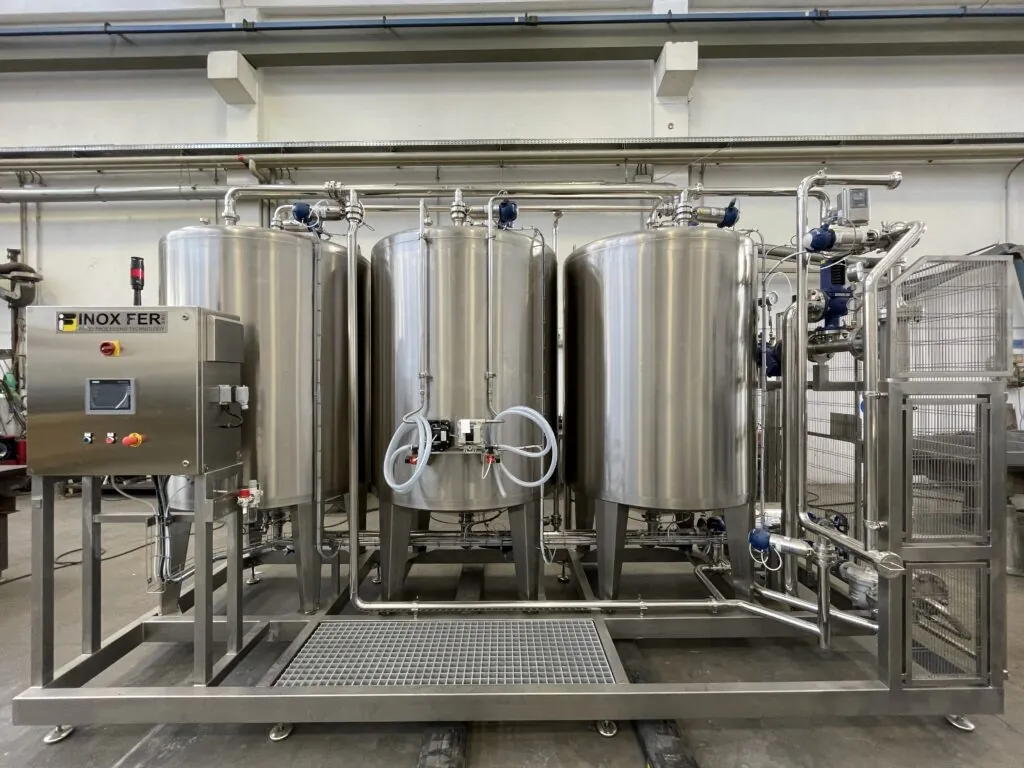 Food processing plant with automated CIP system for smart sanitation and reduced resource consumption